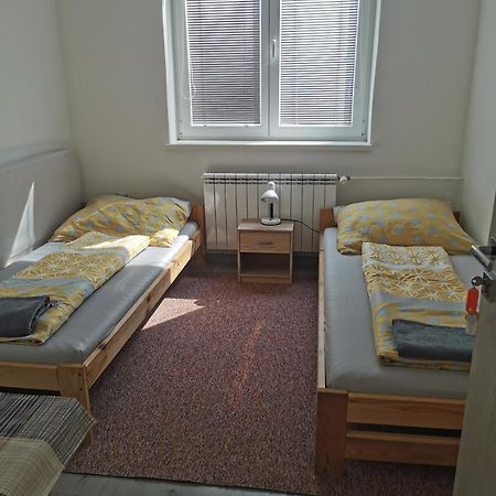 Living Bratislava & Bus Station & Mlynske Nivy Apartment ภายนอก รูปภาพ