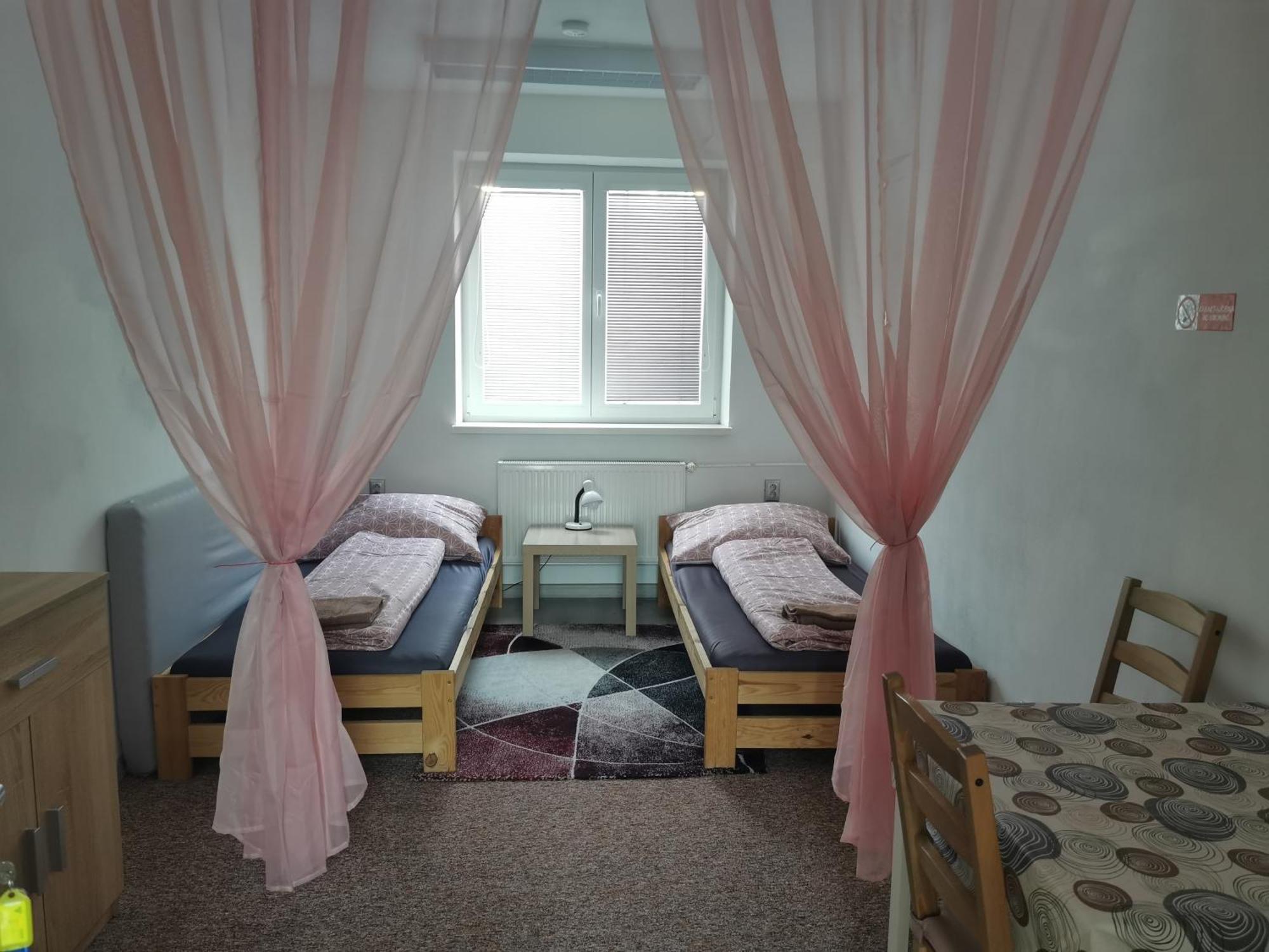 Living Bratislava & Bus Station & Mlynske Nivy Apartment ภายนอก รูปภาพ