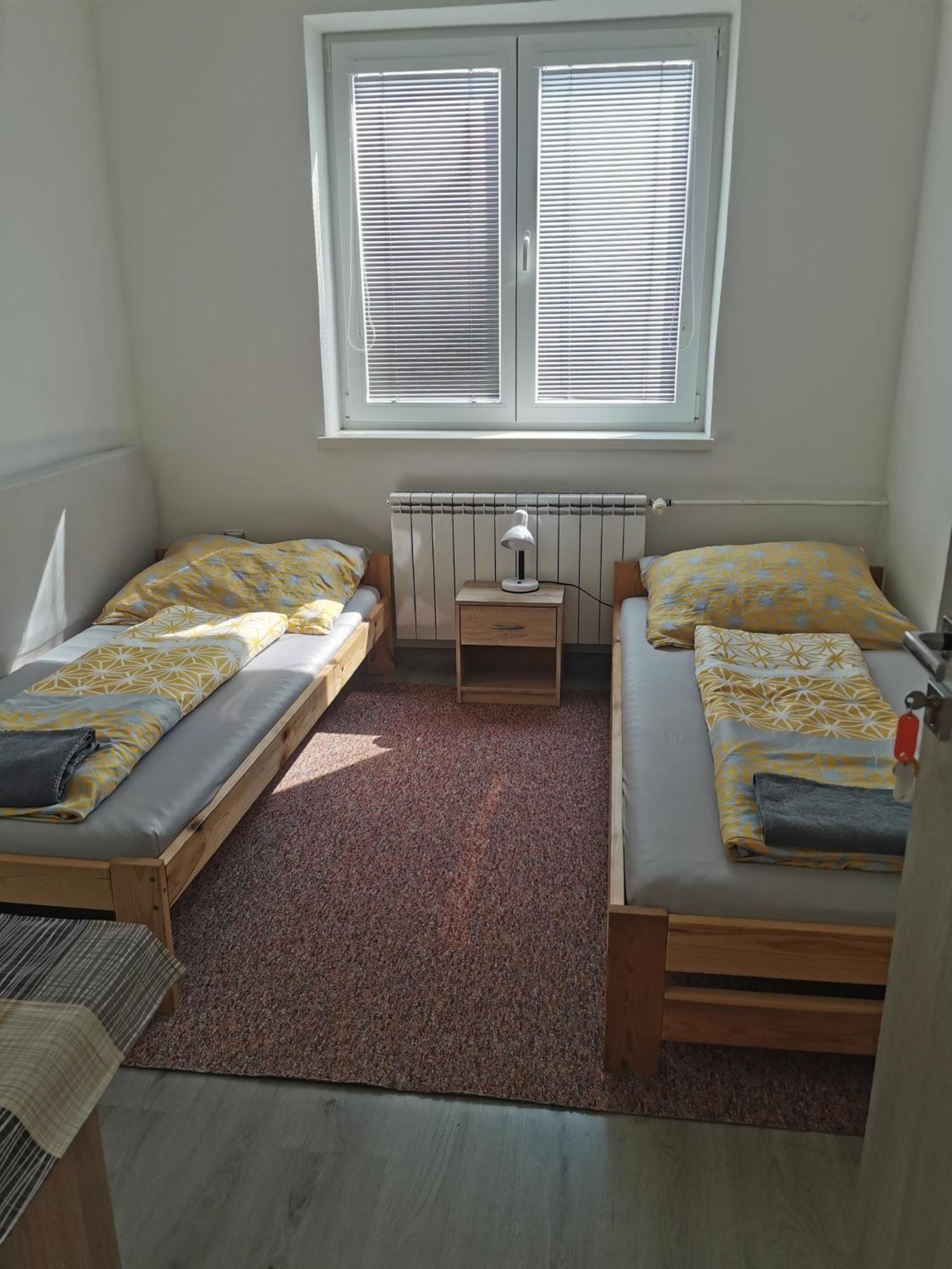 Living Bratislava & Bus Station & Mlynske Nivy Apartment ภายนอก รูปภาพ